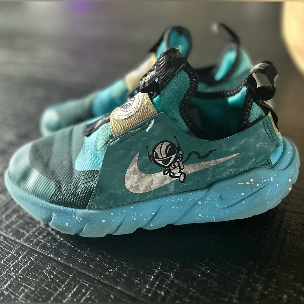 Nike flex runner (space explorer)